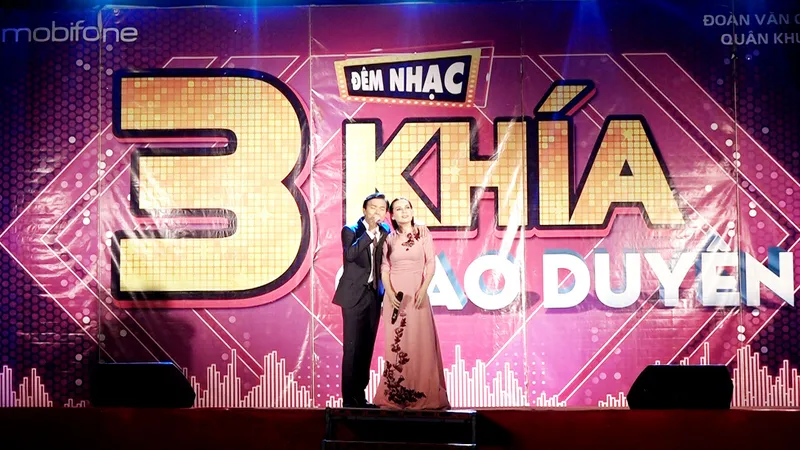 Mạnh Quỳnh bất ngờ xuất hiện cùng Phi Nhung tại "3 Khía Giao Duyên" 