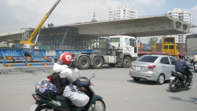 Hình thành “thành phố đối trọng”