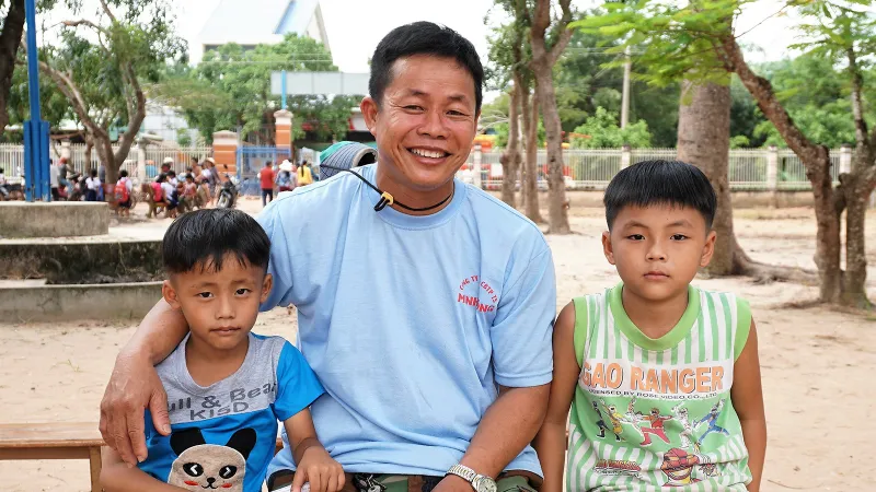 Niềm vui đến trường ở xóm Việt kiều