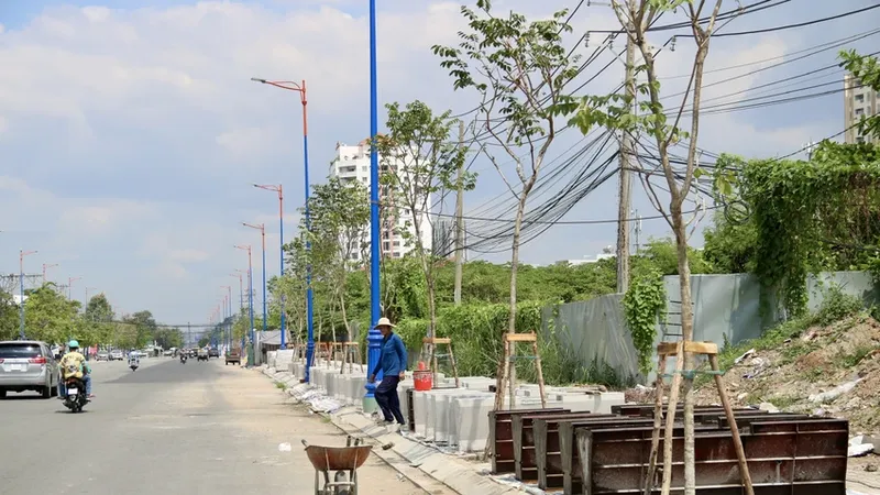 Một đoạn đường Lương Định Của đang được thi công