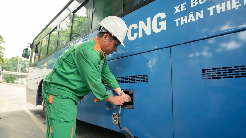 TPHCM: Hàng trăm xe buýt có nguy cơ "treo bánh" vì thiếu khí CNG