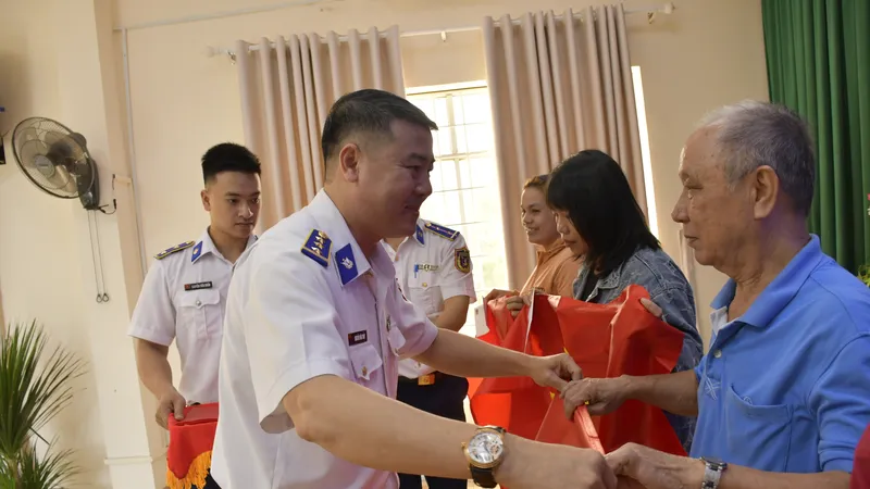 “Ước mơ đến trường” được chắp cánh từ những món quà nghĩa tình