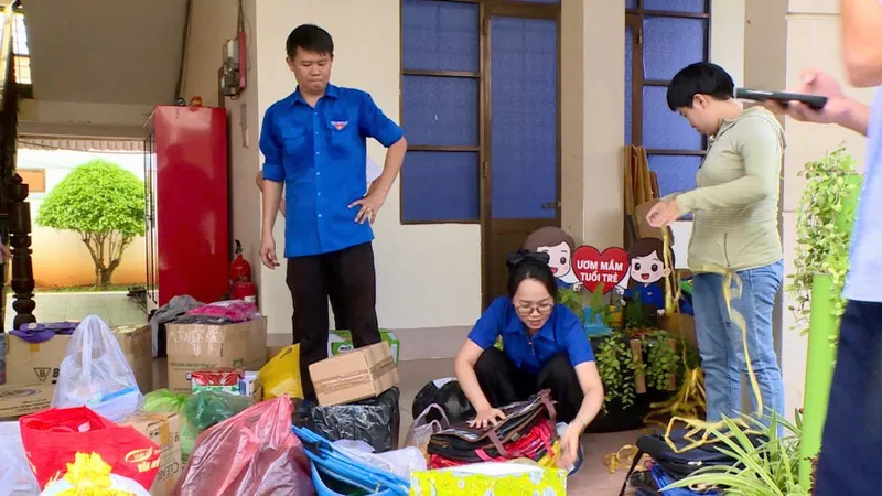 Tuổi trẻ Bà Rịa hỗ trợ gần 300 triệu đồng cho học sinh vùng lũ