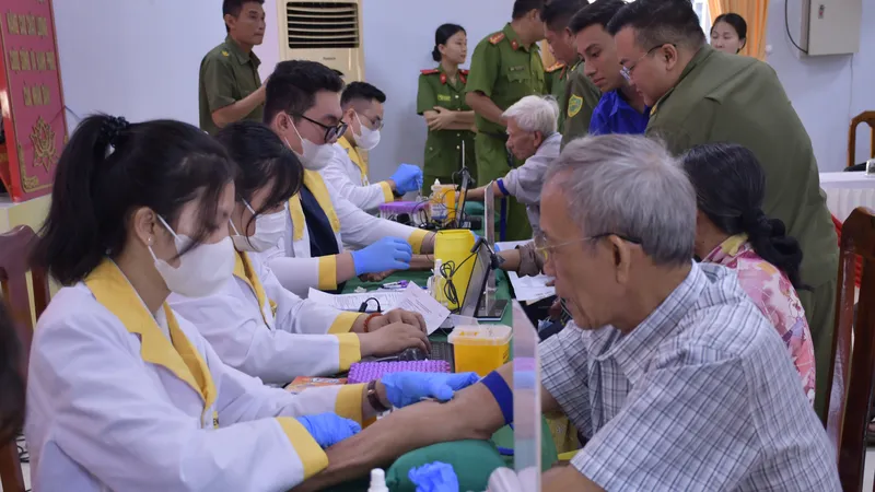 Thu nhận ADN thân nhân liệt sĩ chưa xác định danh tính