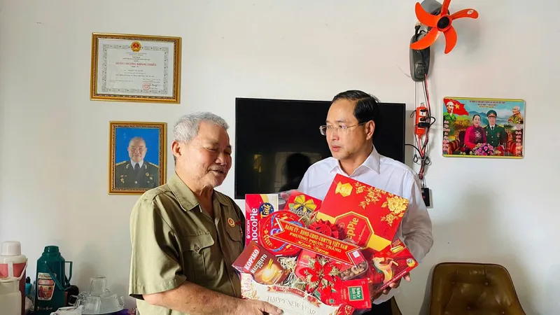 Phường Phước Thắng: Thăm, tặng quà các gia đình chính sách