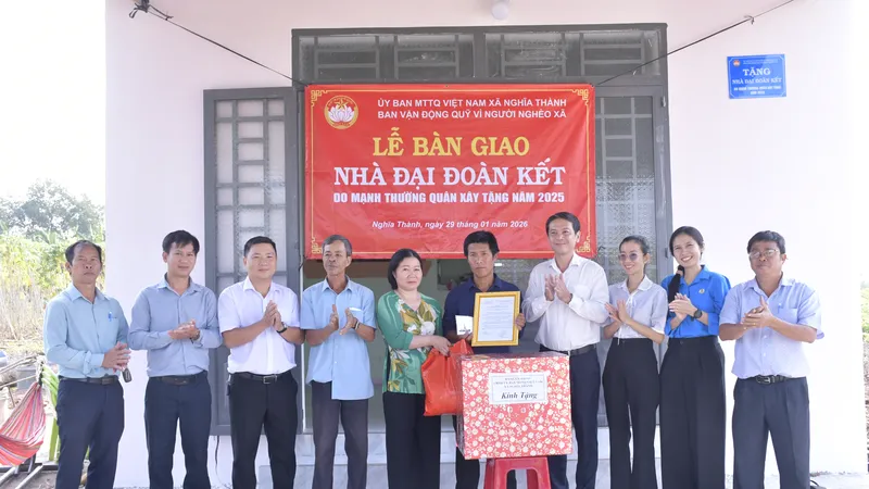 Xã Nghĩa Thành: Bàn giao Nhà đại đoàn kết cho hộ khó khăn về nhà ở