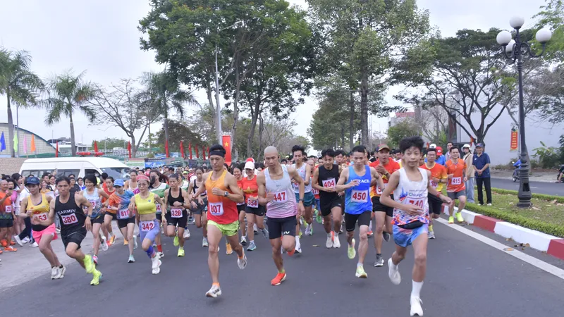 Hơn 500 vận động viên tham gia giải việt dã mừng Xuân Bính Ngọ năm 2026
