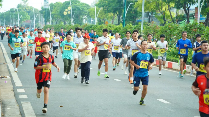 Ngày chạy Olympic tại xã Ngãi Giao diễn ra vào sáng 29-3. Ảnh: TRÚC GIANG