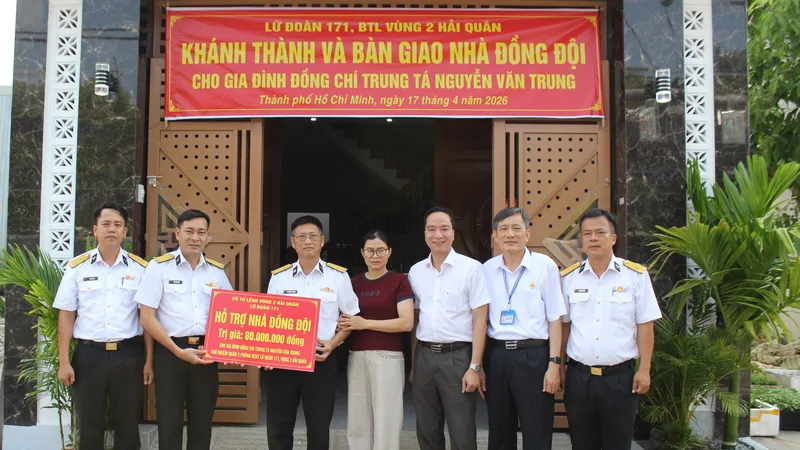 Bàn giao Nhà đồng đội cho quân nhân khó khăn