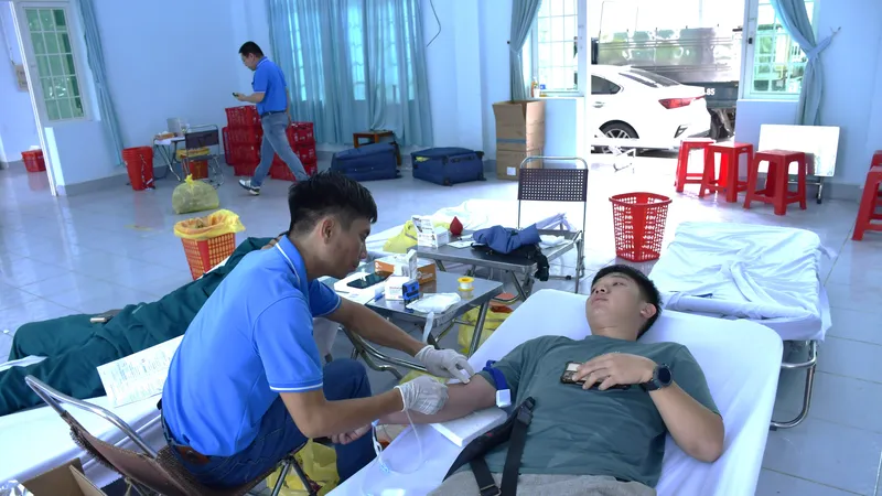 Hơn 300 người tham gia hiến máu tại phường Tam Long