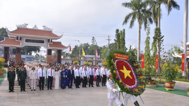 Đoàn lãnh đạo TPHCM viếng Nghĩa trang Liệt sĩ Bà Rịa - Vũng Tàu