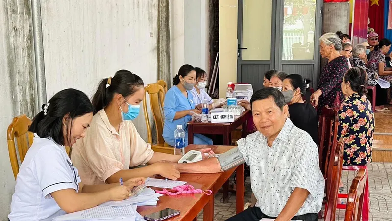 Gần 900 người cao tuổi ở Hồ Tràm được khám bệnh chuyên sâu miễn phí