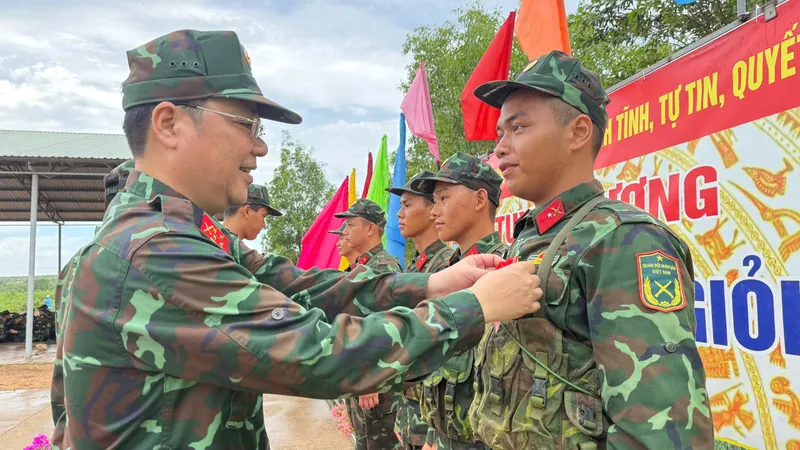 Trung đoàn Minh Đạm nâng chất huấn luyện chiến sĩ mới qua kiểm tra bắn đạn thật