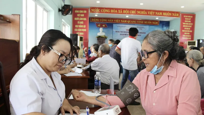 200 người dân phường Tân Phước được khám bệnh miễn phí