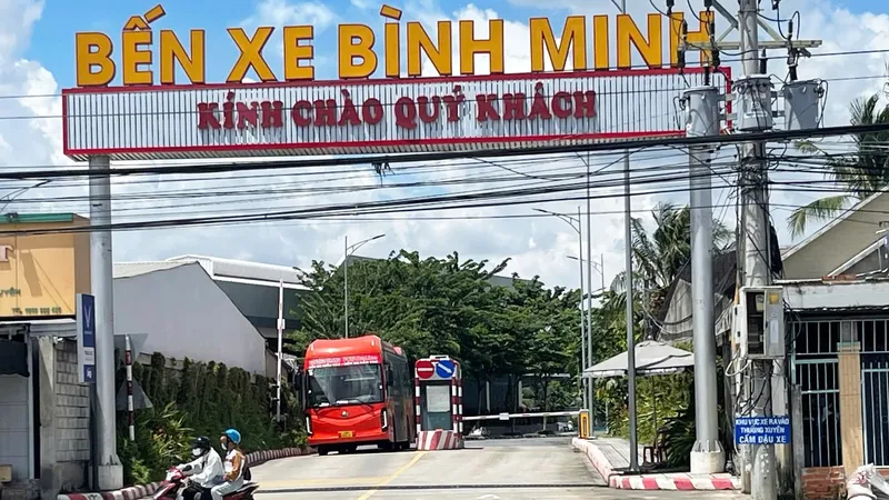 Bến xe Bình Minh nằm trên quốc lộ 1A, thuộc phường Bình Minh, tỉnh Vĩnh Long