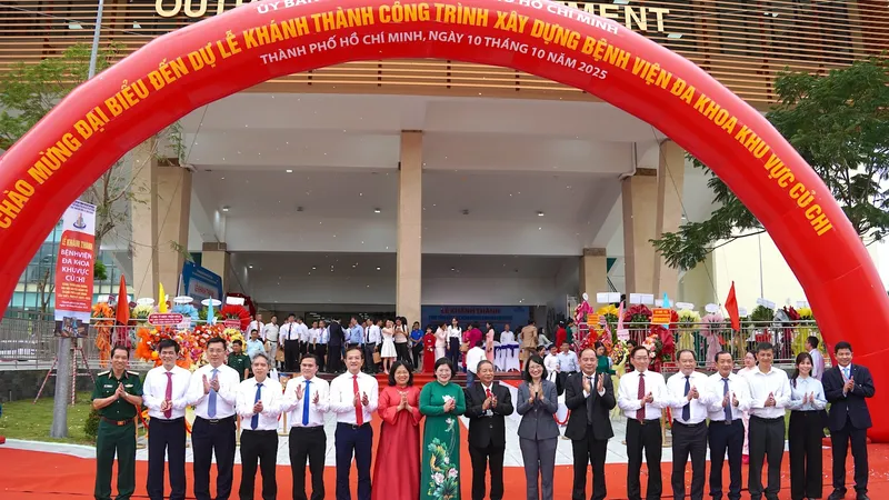 Các đại biểu tại lễ khánh thành. Ảnh: QUANG HUY