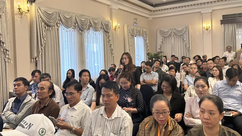 Đại diện doanh nghiệp nêu ý kiến tại hội nghị. Ảnh: THANH HIỀN