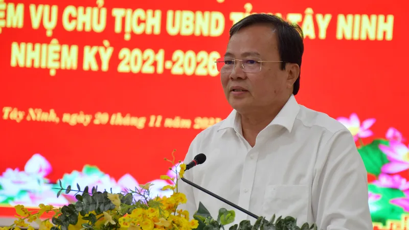 Đồng chí Lê Văn Hẳn, Phó Bí thư Tỉnh ủy, Chủ tịch UBND tỉnh Tây Ninh phát biểu tại hội nghị