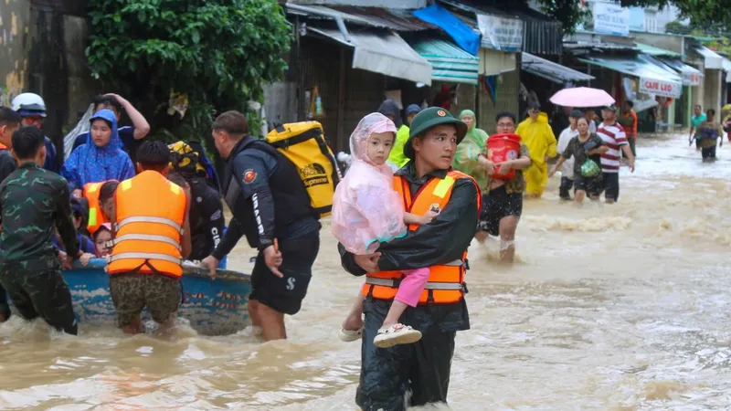 Bộ Chính trị yêu cầu bảo đảm tuyệt đối không để người dân đói, rét, thiếu nước sạch, thiếu thuốc men