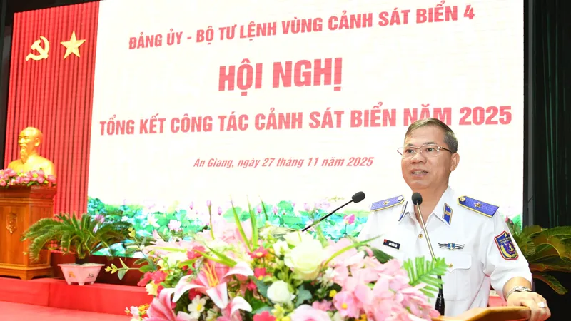 Thiếu tướng Đàm Xuân Tuấn, Phó Tư lệnh Cảnh sát biển Việt Nam phát biểu chỉ đạo tại hội nghị