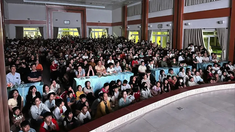 Cựu chiến binh rơi nước mắt khi xem lại ký ức chiến trường qua phim “Mưa đỏ”