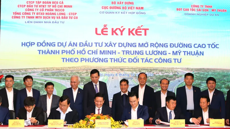 Lễ ký kết hợp đồng dự án đầu tư xây dựng mở rộng đường cao tốc TPHCM - Trung Lương - Mỹ Thuận theo phương thức đối tác công tư