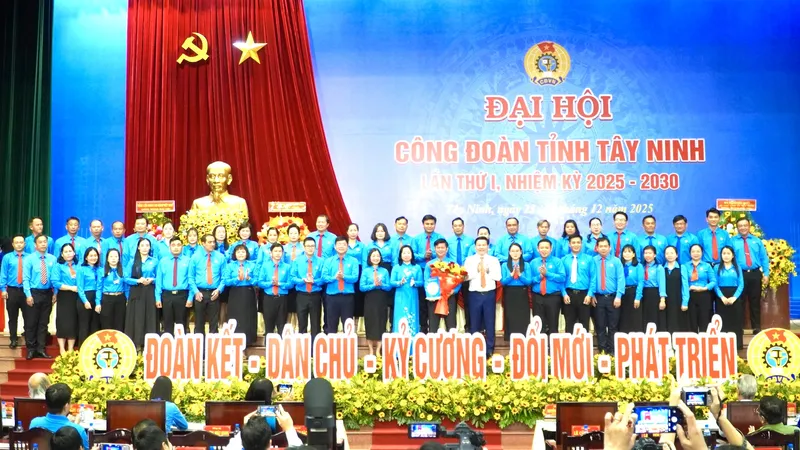 Lãnh đạo Tổng Liên đoàn Lao động Việt Nam, tỉnh Tây Ninh chúc mừng Ban Chấp hành Liên đoàn Lao động tỉnh Tây Ninh khóa I