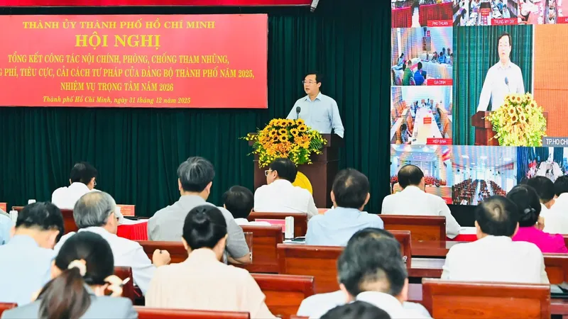 Bảo vệ người đấu tranh chống tham nhũng, lãng phí, tiêu cực