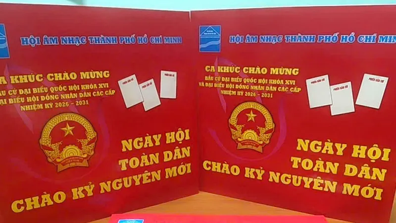 Tập nhạc "Ngày hội toàn dân chào kỷ nguyên mới". Ảnh: THÚY BÌNH