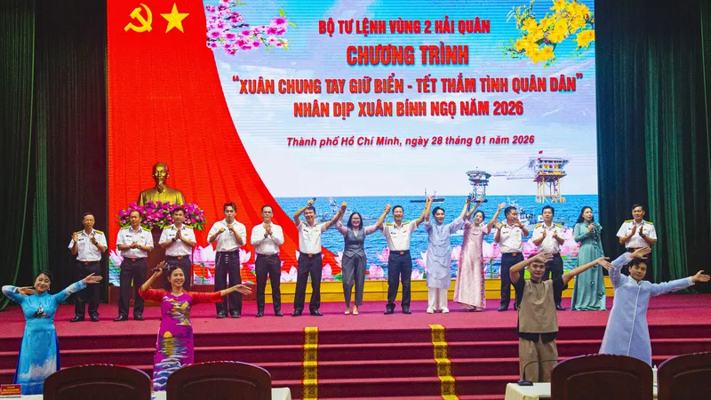 Chương trình văn nghệ “Xuân chung tay giữ biển – Tết thắm tình quân dân” tại Vùng 2 Hải quân