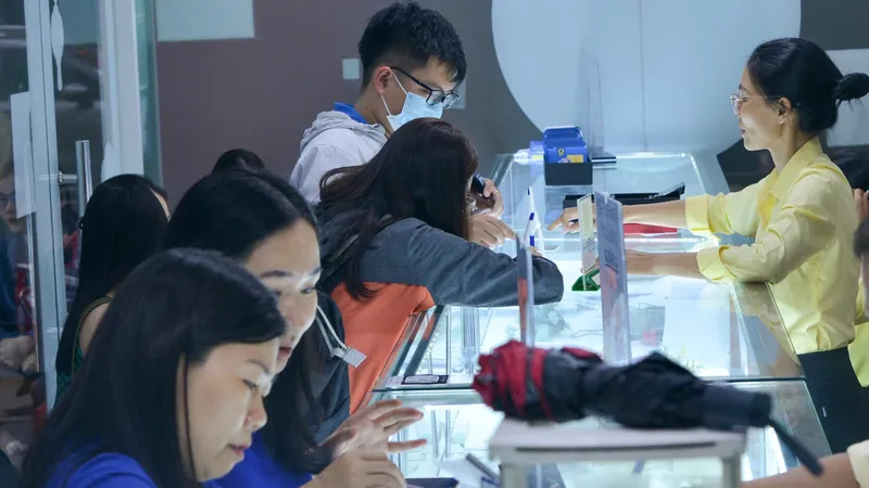 Giá vàng trong nước giảm nhưng cao hơn giá vàng thế giới hơn 23 triệu đồng/lượng