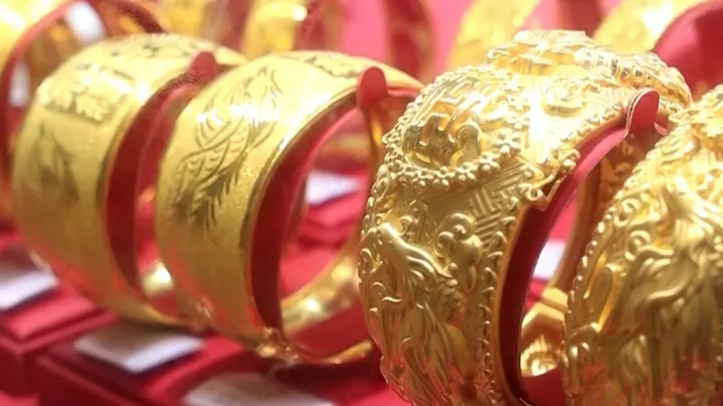 Giá vàng lên sát 173 triệu đồng/lượng sáng cuối tuần