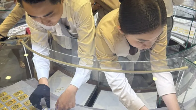 Chiều 8-4: Giá vàng giảm 2-3 triệu đồng/lượng so với buổi sáng