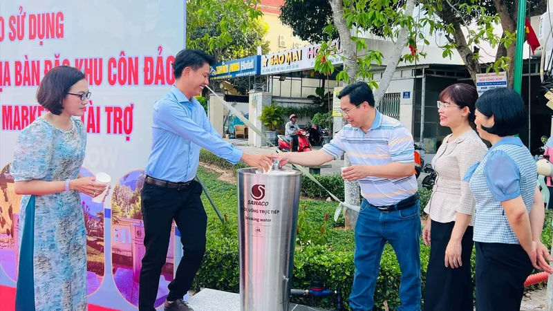 Tặng trụ nước uống sạch phục vụ người dân, du khách tại Côn Đảo
