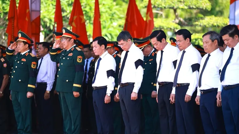 Thủ tướng Lê Minh Hưng dự lễ truy điệu và an táng 28 hài cốt liệt sĩ tại Nghĩa trang Liệt sĩ quốc gia Đường 9