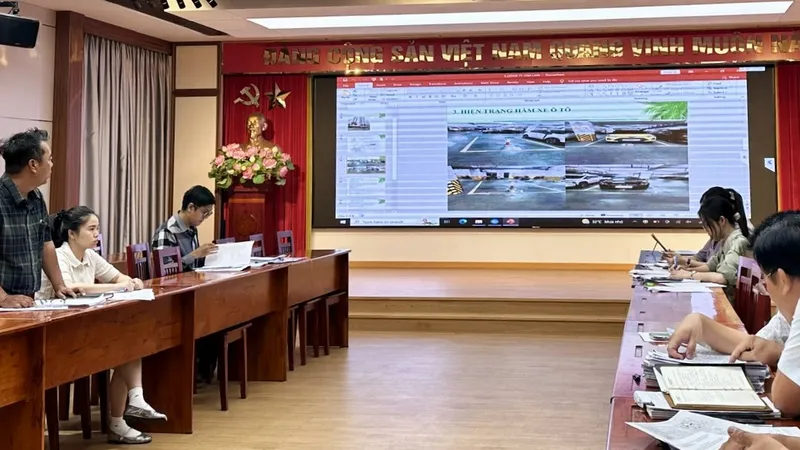 Buổi họp gỡ vướng cấp sổ hồng của Tổ công tác 1645. Ảnh: THANH HIỀN