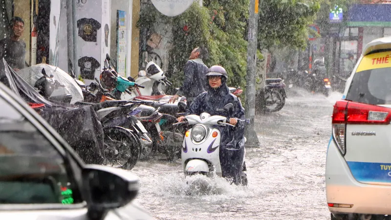 Nguyên nhân gây mưa dông ở TPHCM và Nam bộ