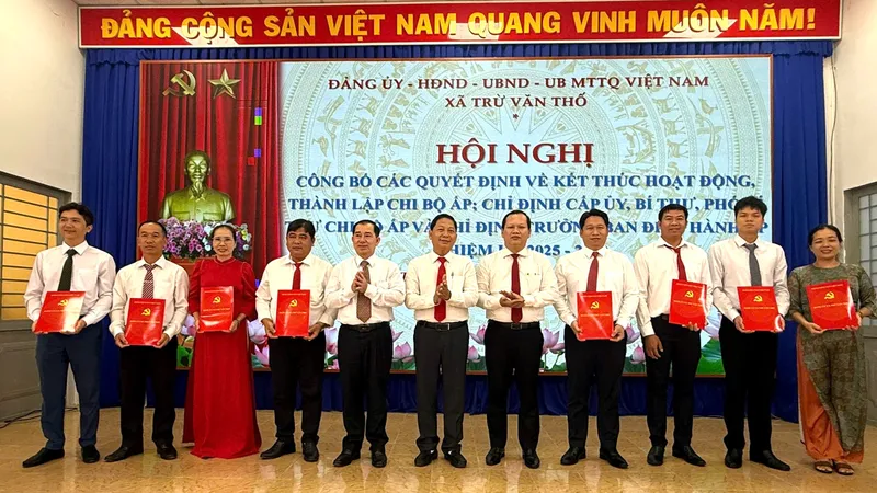 Xã Trừ Văn Thố: Hoàn thành việc sắp xếp tổ chức Đảng, kiện toàn cấp ủy các chi bộ ấp