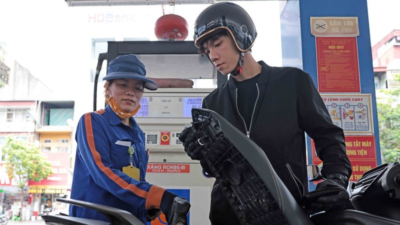 春节前夕越南各类成品油价格一律上调。