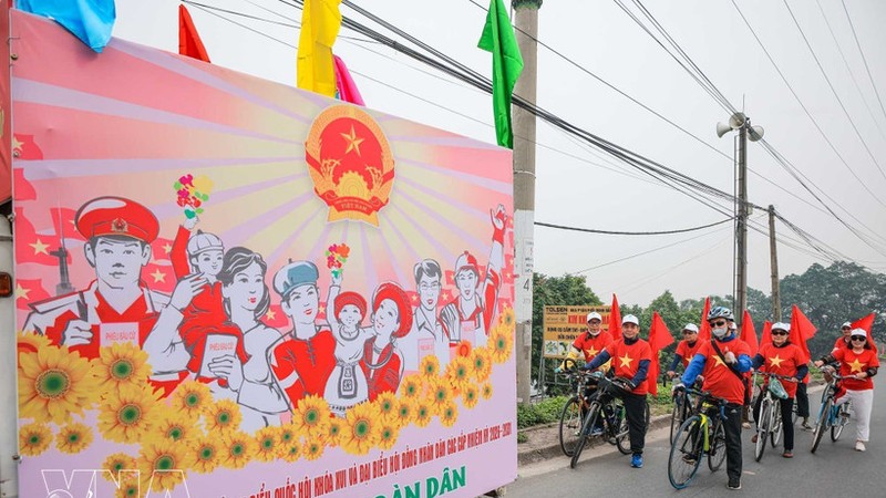 越南全国近7900万选民兴高采烈地参与了第十六届国会代表和2026-2031年任期各级人民议会代表选举。