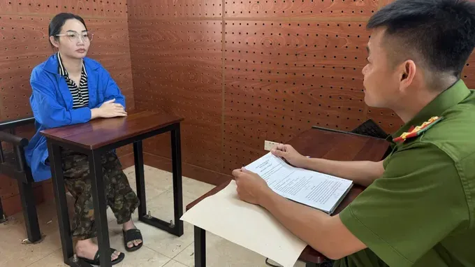 暂拘诈骗榴莲商贩的女子