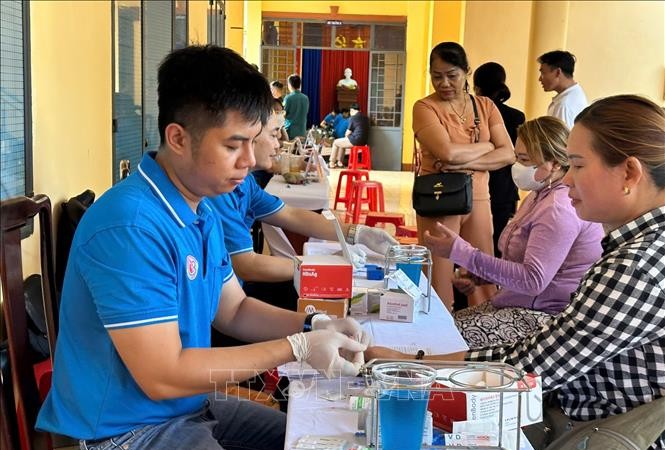 逾500名志愿者参加同富乡的志愿捐血活动。