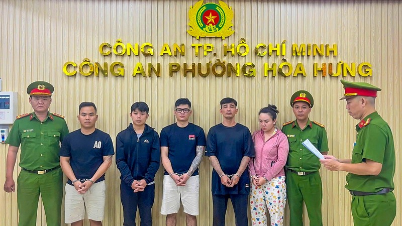 胡志明市公安厅紧急逮捕互殴扰乱秩序团伙归案