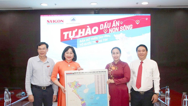 “赠送祖国地图-自豪江山印记”计划走进岘港市