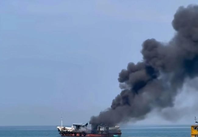 联香远海油轮爆炸起火