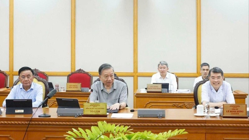 党中央政治局共商完善优越机制 为胡志明市快速可持续发展注入动力