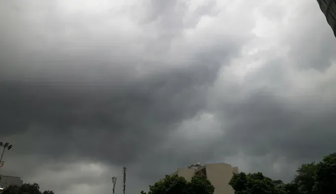 据预报，南部多地在假期首天将出现降雨，主要集中在下午和夜间。