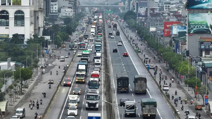  8月29日上午，本市环市三路上的车辆流量大幅增加。图：嘉庆