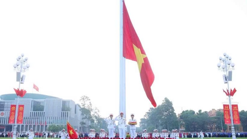 升旗仪式在巴亭广场庄严举行。图自越通社