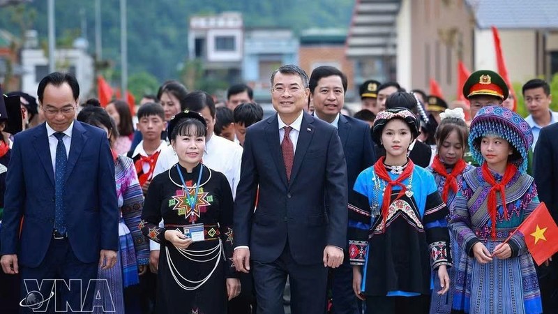 越南政府总理黎明兴出席芒姜九年一贯制学校新学年开学典礼。图自越通社